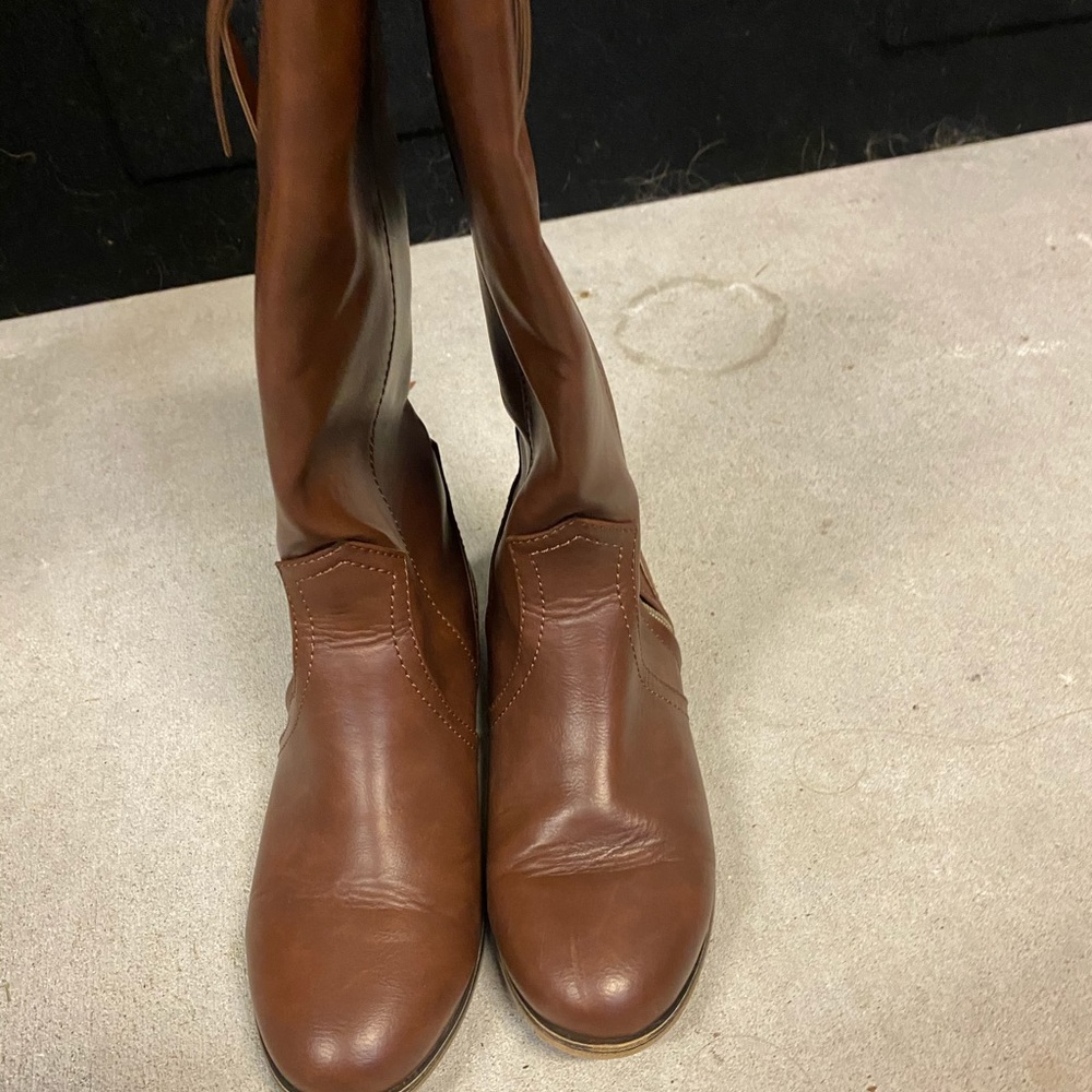 Girl brown boots